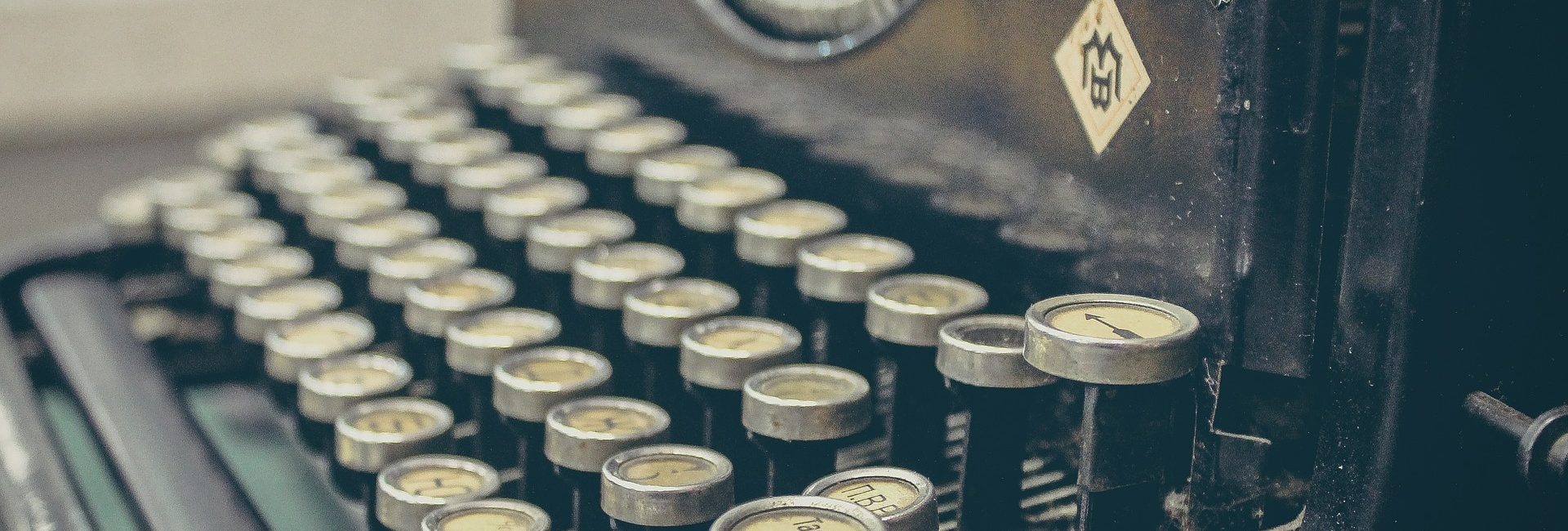 typewriter-407695_1920 typewriter-407695_1920